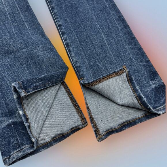 EXPRESS Women’s 2 Short Distressed SKYSKRAPER Blue Jeans - Picture 4 of 5